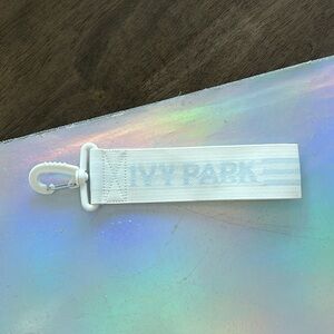 🏷️ Ivy Park Shoe Clip Accessory Carabiner Luggage Tag 🏷️
